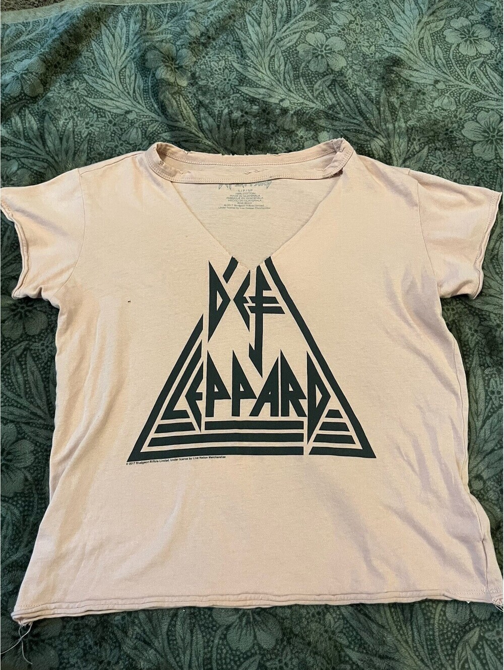 Live Nation Def Leppard Pink Graphic Cotton V-Neck Women's T-Shirt Size S